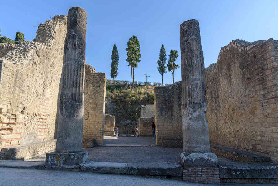 249 - Italia - Herculano - parque arqueológico de Herculano - Taberna de Priapo.jpg